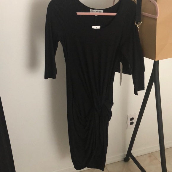 DRESSES - Picture 5 of 5